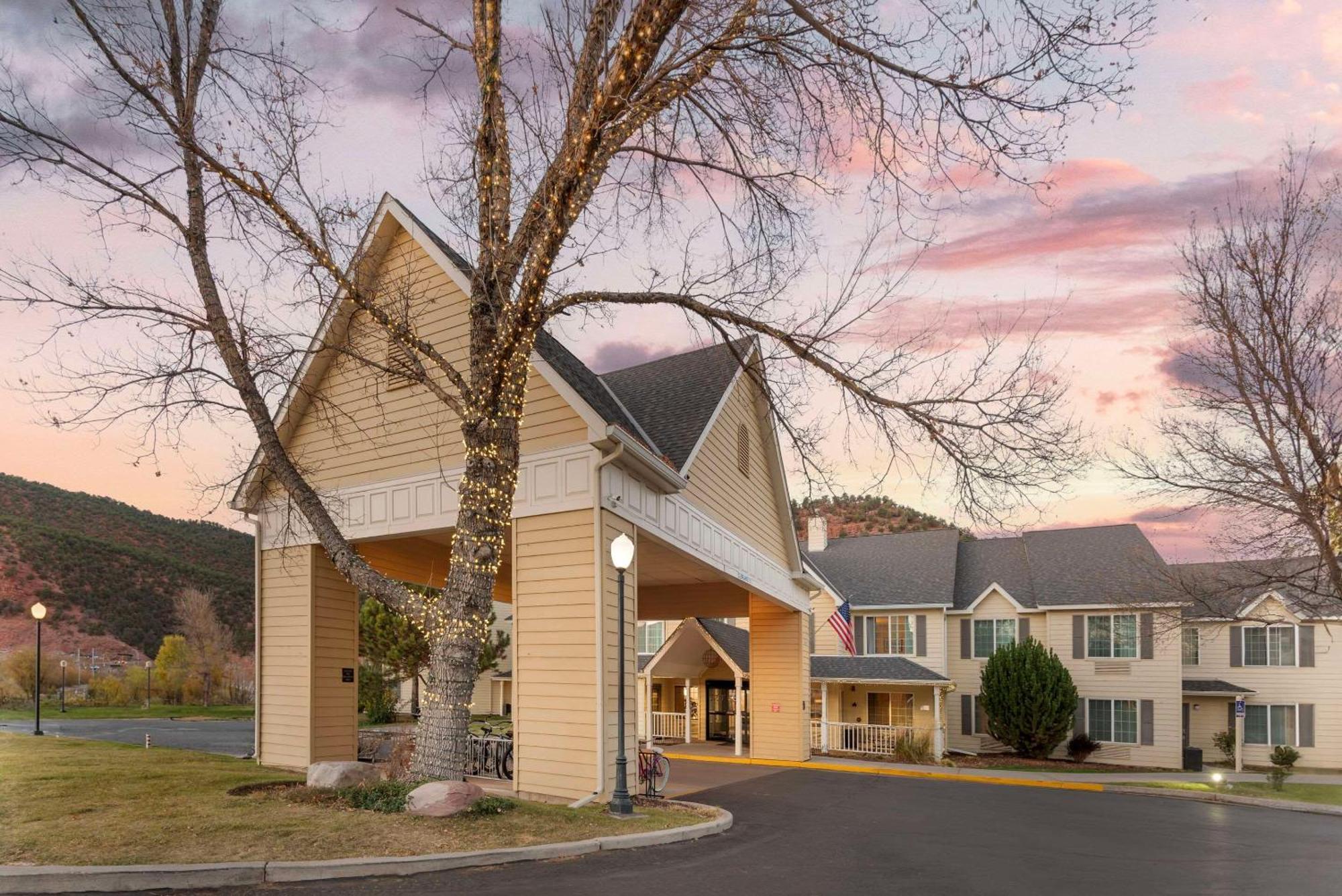 Comfort Inn & Suites Carbondale Exterior foto